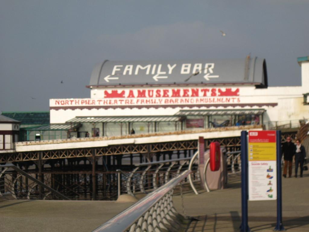 Deneside Guest House Blackpool Exterior photo